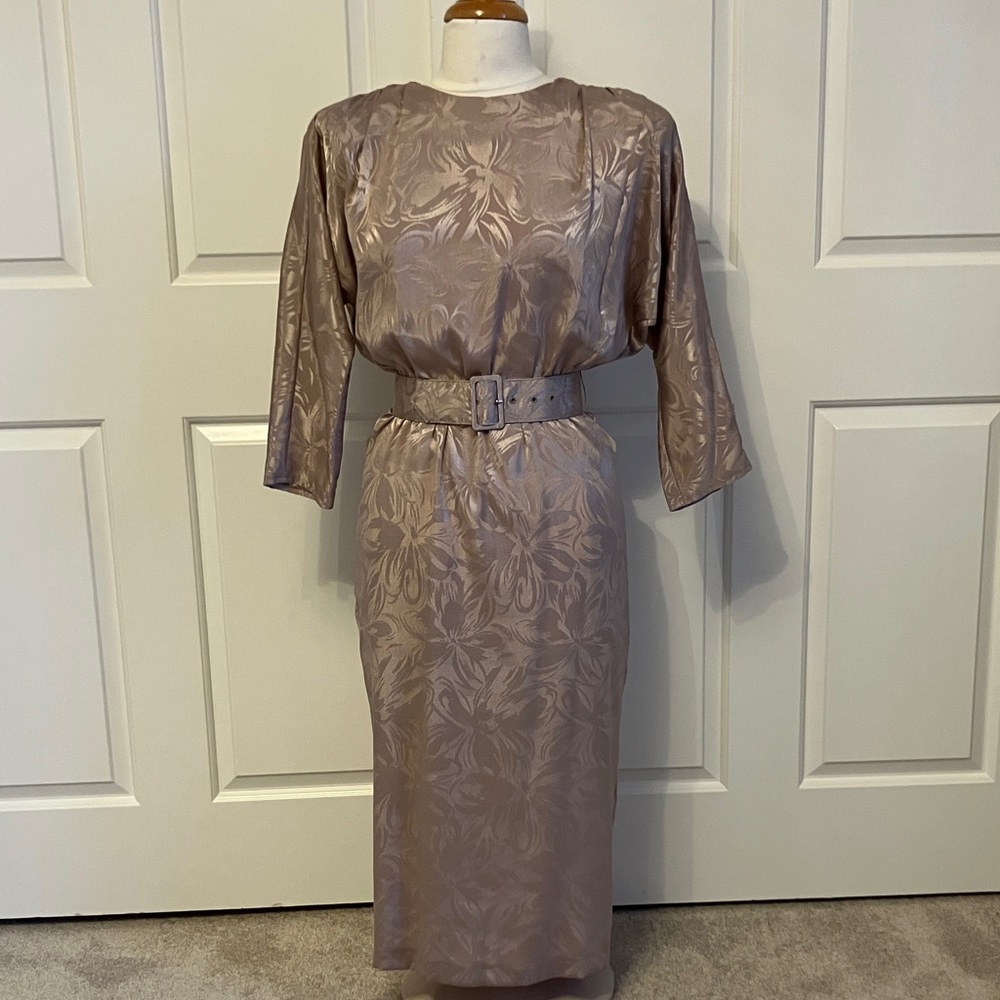 Stunning vintage ‘80’s Elegant Taupe Long Sleeve Belted Dress!